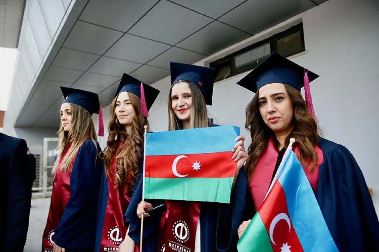 Anadolu Üniversitesi, Bakü'de uluslararası mezuniyet töreni ile eğitimdeki global hedefini kutluyor
