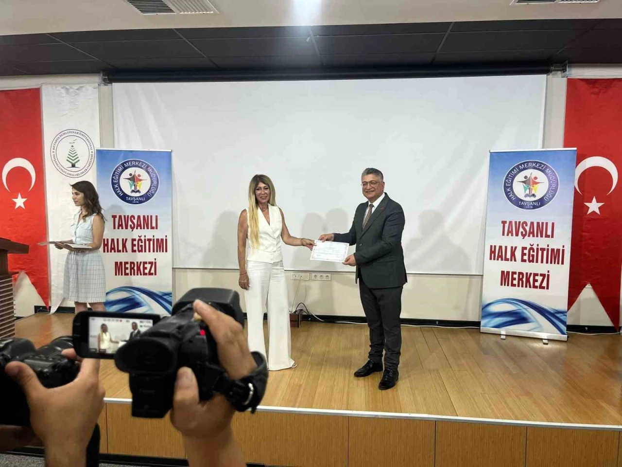 Kütahya’da Aşçı Yardımcısı Kursiyerler Sertifikalarını Törenle Aldı