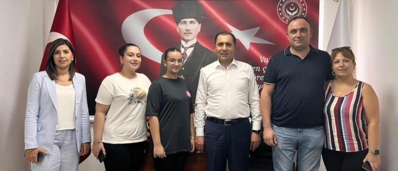 Depremzede Çocuklara Yuva Olan Kocaman Ailesi, İnsanlık Örneği Sergiliyor