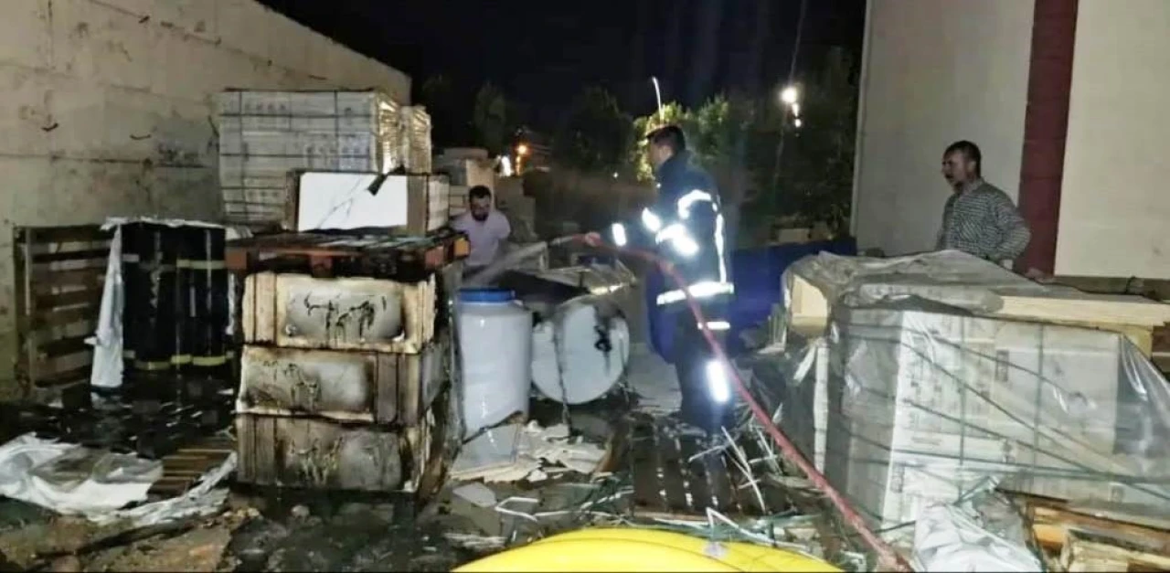 Kütahya Emet’te Depo Yangını Korkuttu