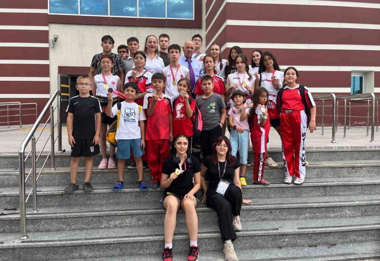 Gedizli Kick Boksçular Zafer Kupası’nda Madalyaya Doymadı
