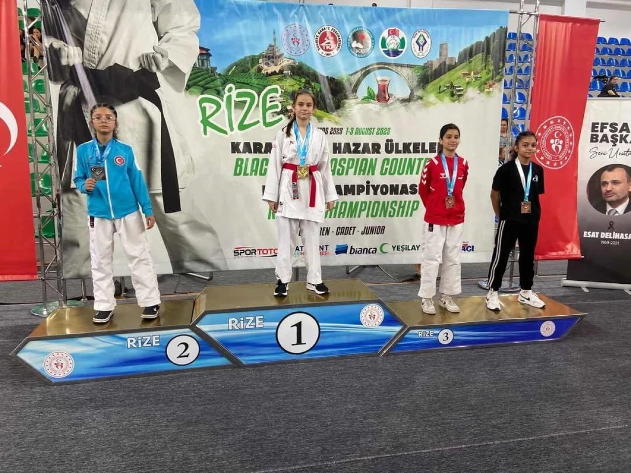 Bilecikli Kübra Beril Culfa, Uluslararası Karate Şampiyonasında Altın Madalya Kazandı