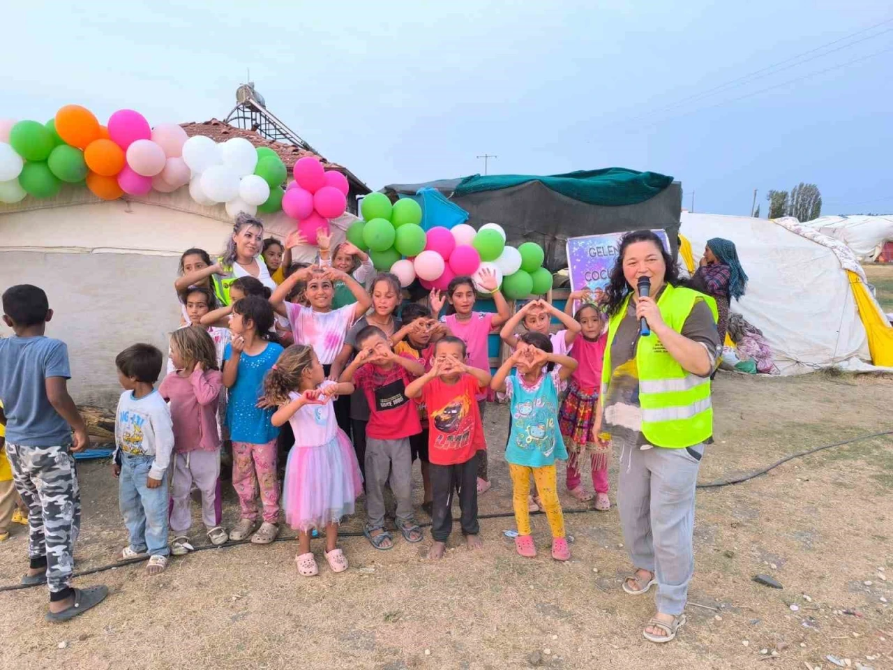 Gönüllülerden Çadır Kentteki Çocuklara Anlamlı Etkinlik