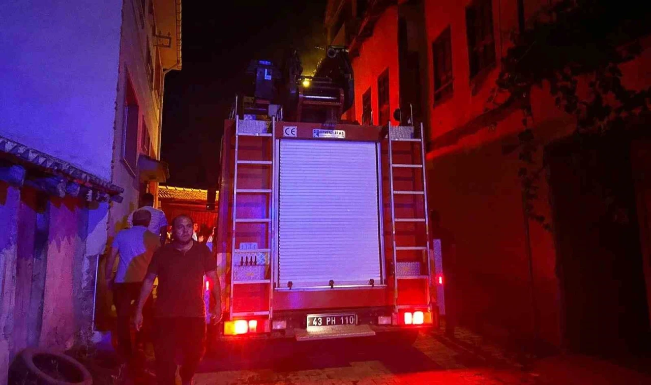 Hisarcık'ta Evin Mutfağında Çıkan Yangın, İtfaiye Ekipleri Tarafından Kontrol Altına Alındı