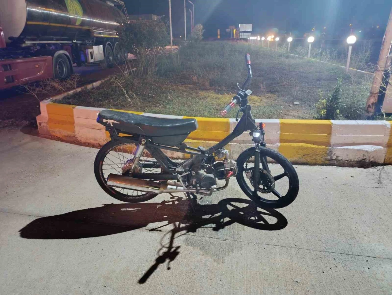 Kamyonet, Motosiklete Çarptı: Sürücü Ağır Yaralandı