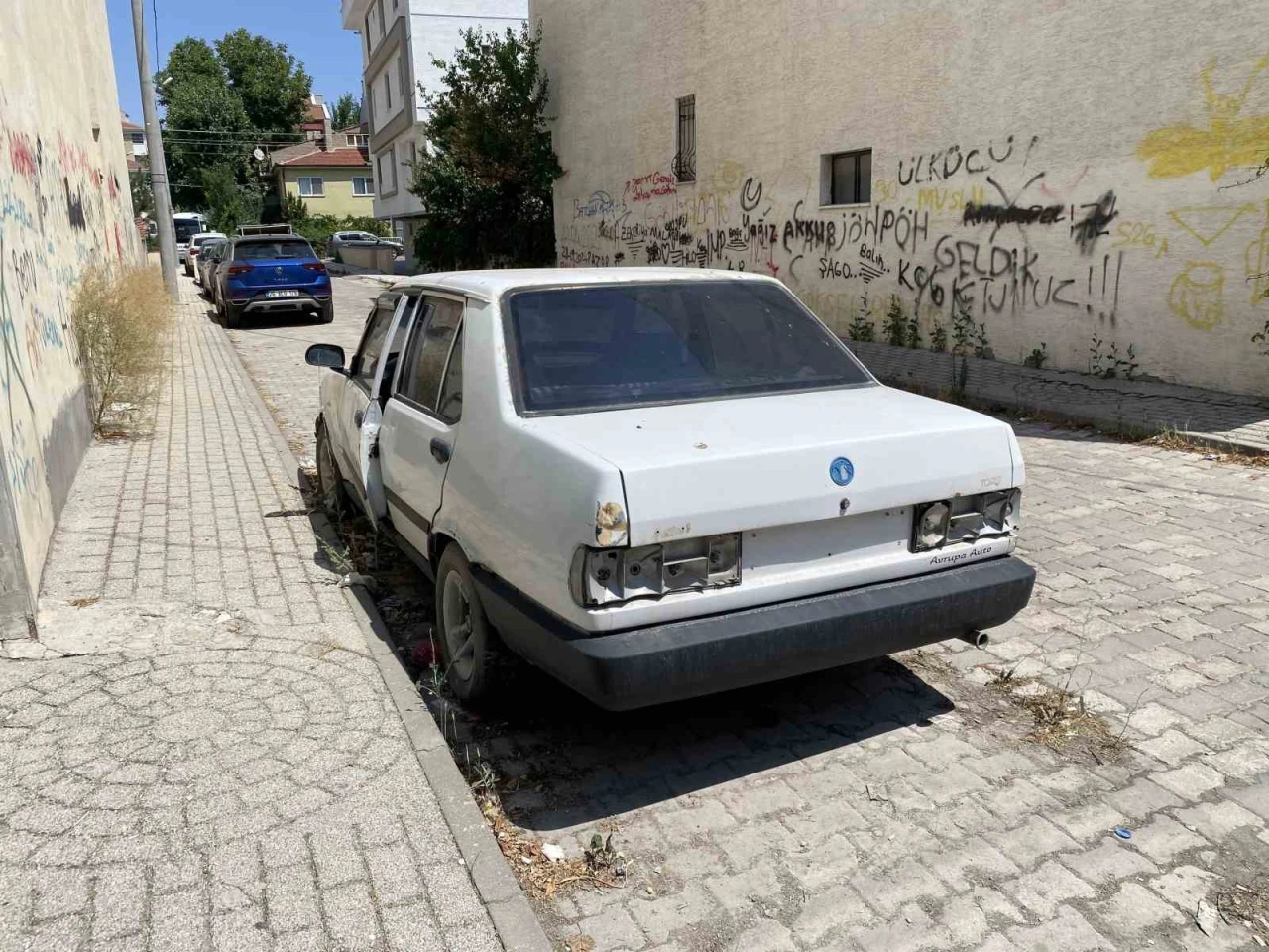 Eskişehir’de Plakasız ve Hurda Otomobil Merak Konusu Oldu