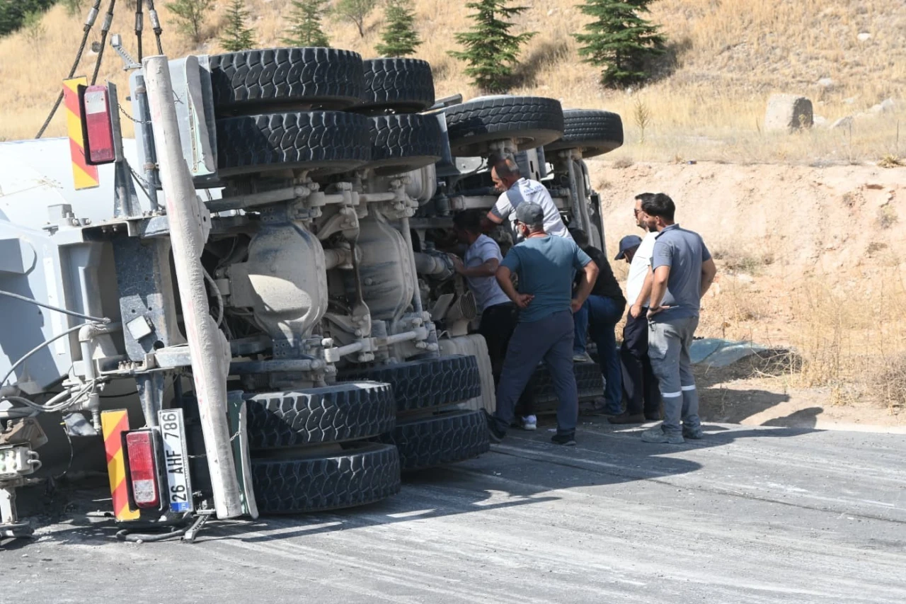 Eskişehir’de Beton Mikseri Devrildi: 1 Yaralı