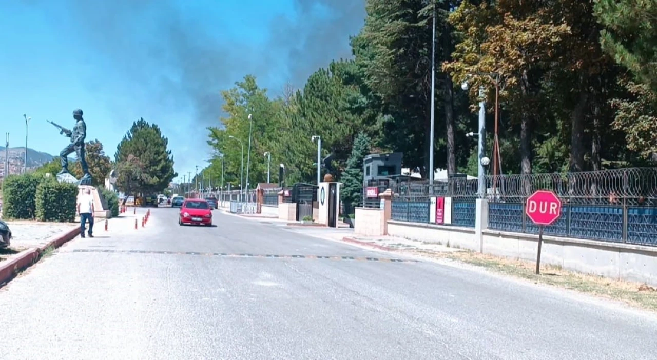 Kütahya Hava Er Eğitim Tugay Komutanlığı’ndaki Yangın Kontrol Altına Alındı