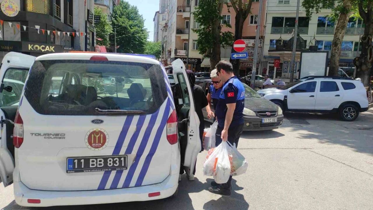 Bilecik’te Duygu Sömürüsüyle Dilenen Kadın, 15 Poşet Gıda Alırken Yakalandı