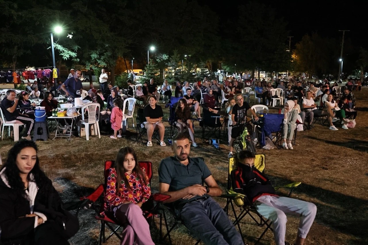 Kütahya’da “Salako” Açık Hava Sinemasıyla Yoncalı Meydanı’nda Buluştu
