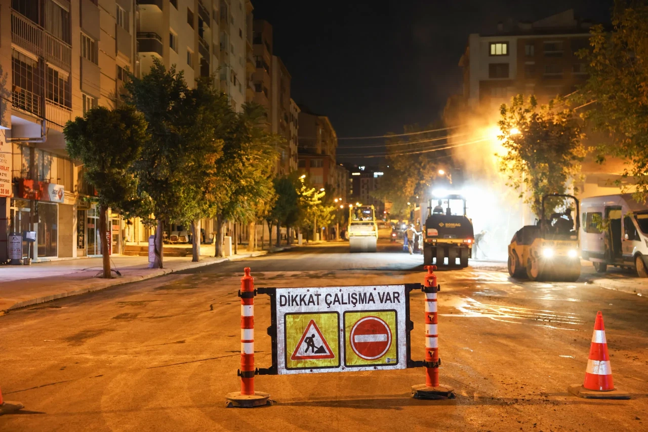 Büyükşehir, Vatan Caddesi’nde Yol Yenileme Çalışmalarını Sürdürdü