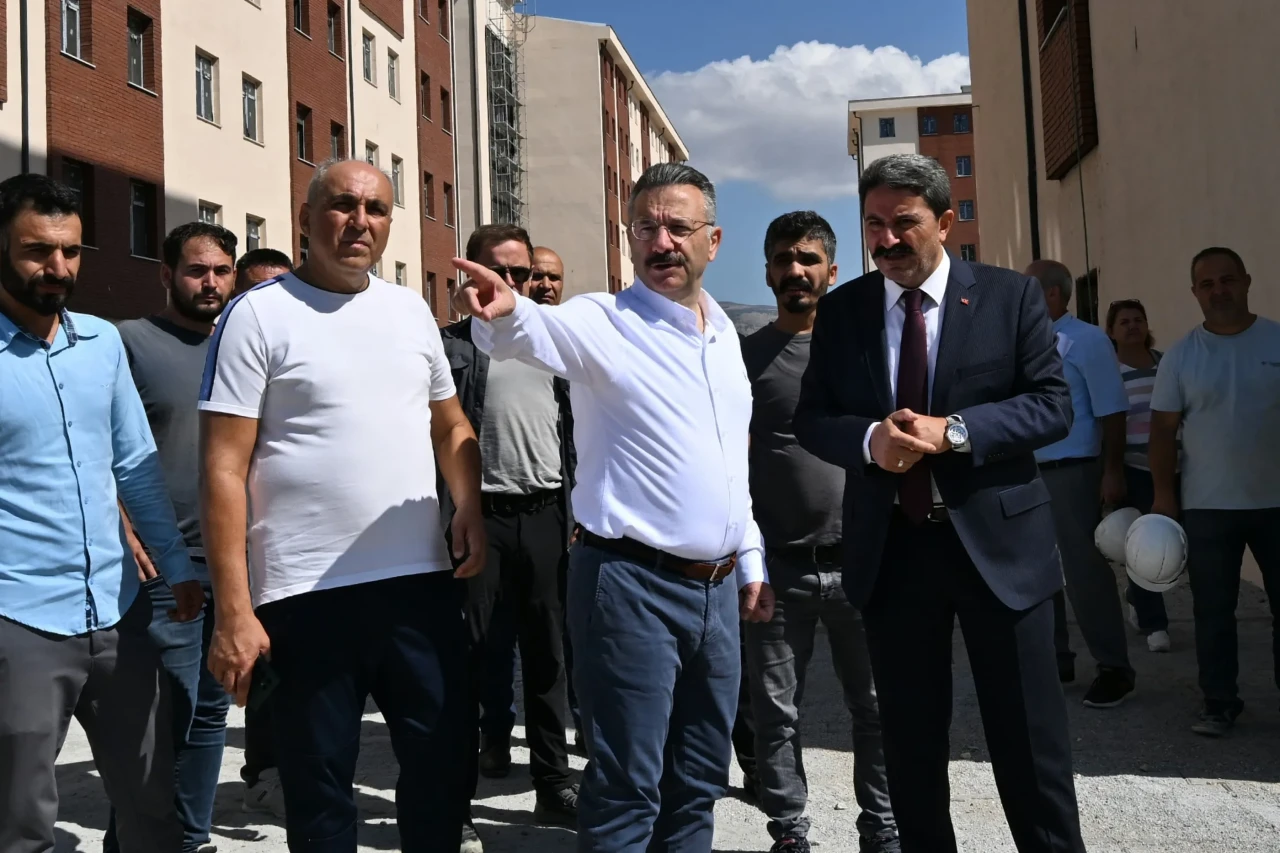 Vali Aksoy, Taptuk Emre Kız Öğrenci Yurdu İnşaatını İnceledi