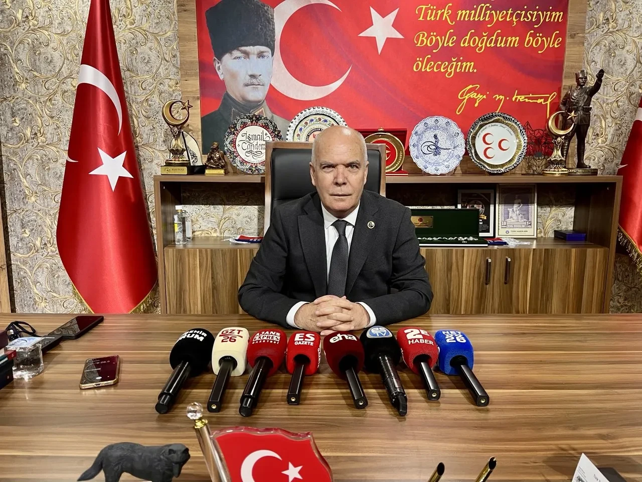 Candemir: "Ünlüce makam aracını bıraksın, trafiği öyle görsün"