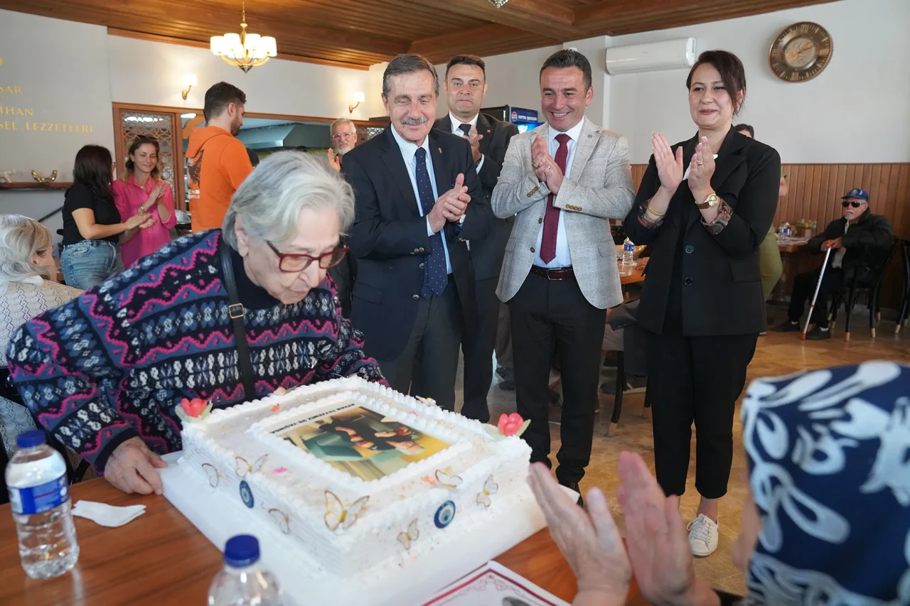 98 Yaşındaki Ayhan Teyzenin 80 Yıllık Memleket Hasreti