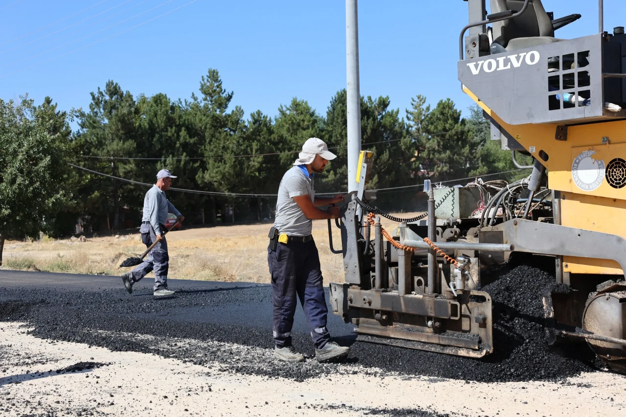 100. Yıl Bulvarı’nda Yol Yenileme Çalışmaları Devam Ediyor