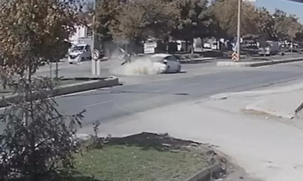 Eskişehir’de motosiklet ile otomobil çarpıştı: 1 ağır yaralı