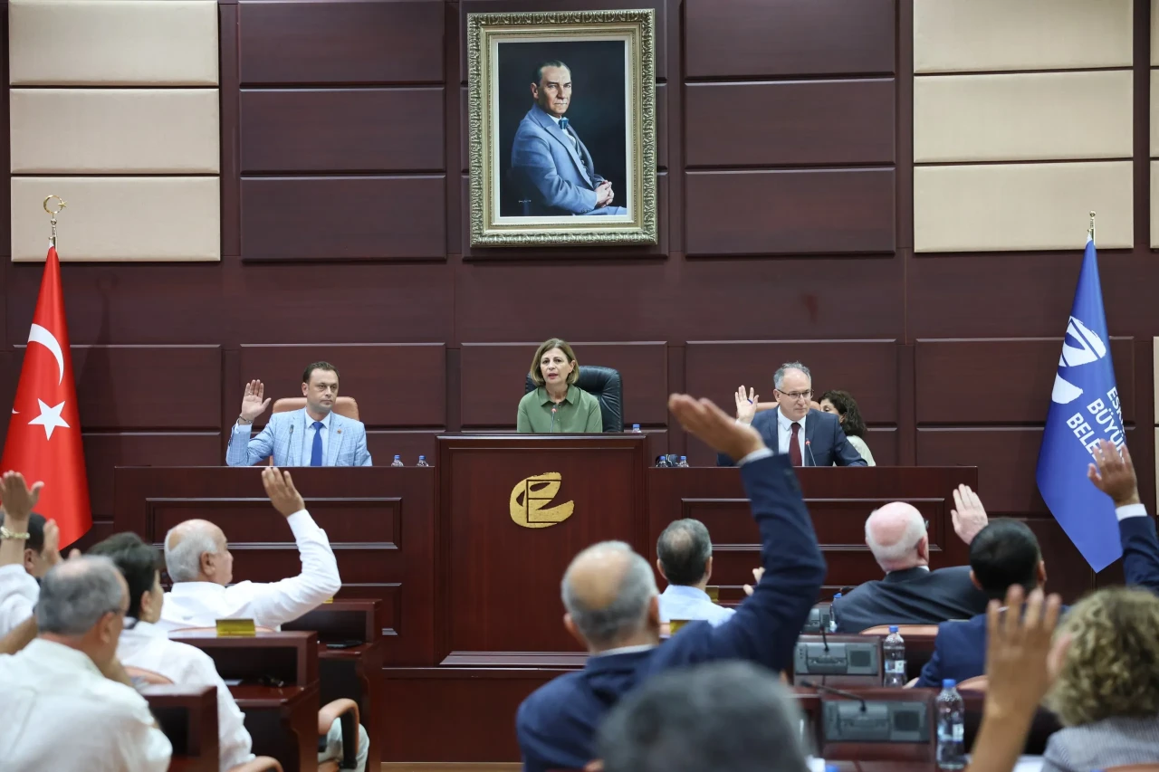 Başkan Ünlüce: “Ayağını yorganına göre uzatan, gerçekçi bir yatırım programı yaptık”