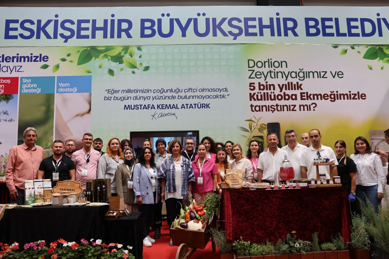 Başkan Ünlüce Eskişehir 6. Tarım Fuarı’nı ziyaret etti