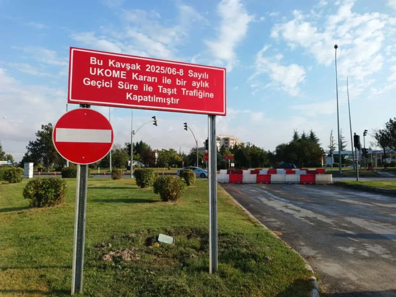 Batıkent Kavşağı Kapalı: Vatandaşlar Artan Mağduriyete Tepkili