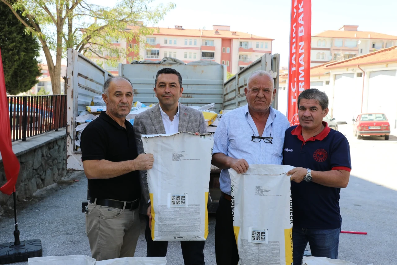 Eskişehir’de Çiftçilere Yüzde 75 Hibeyle Kanola Tohumu Desteği