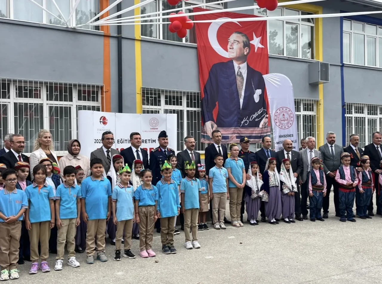 Eskişehir’de 2025-2026 Eğitim Öğretim Yılı Törenle Başladı