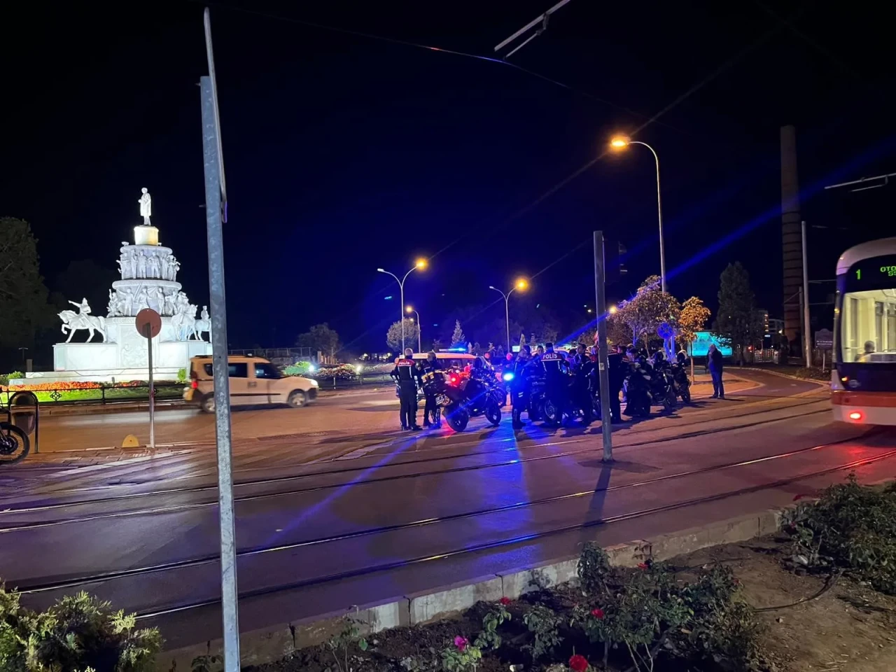 Eskişehir'de Alkollü Şahıs Polise Direndi