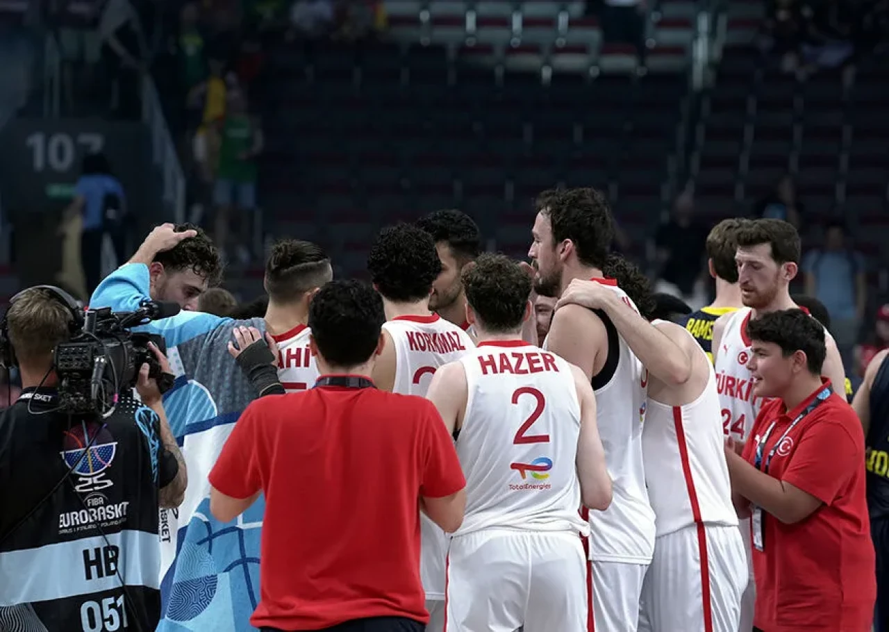 Türkiye-Almanya basketbol maçı izleme yerleri! Ankara, İzmir ve Bursa dev ekranlar nerede?