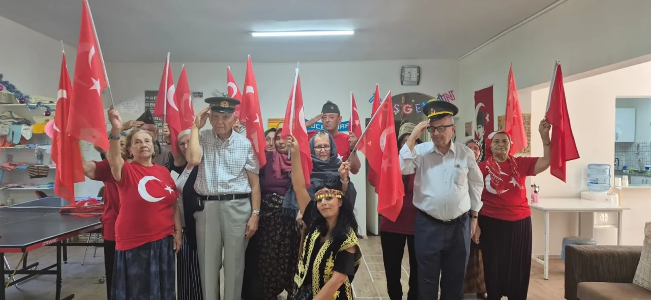 Kıdemli Vatandaşlardan 30 Ağustos’a Anlamlı Kutlama