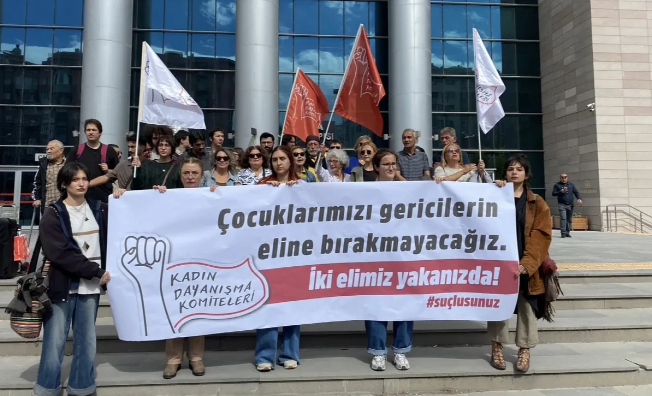 “Ensenizdeyiz: Hesap Günü Geldiğinde Kaçacak Delik Bulamayacaksınız”