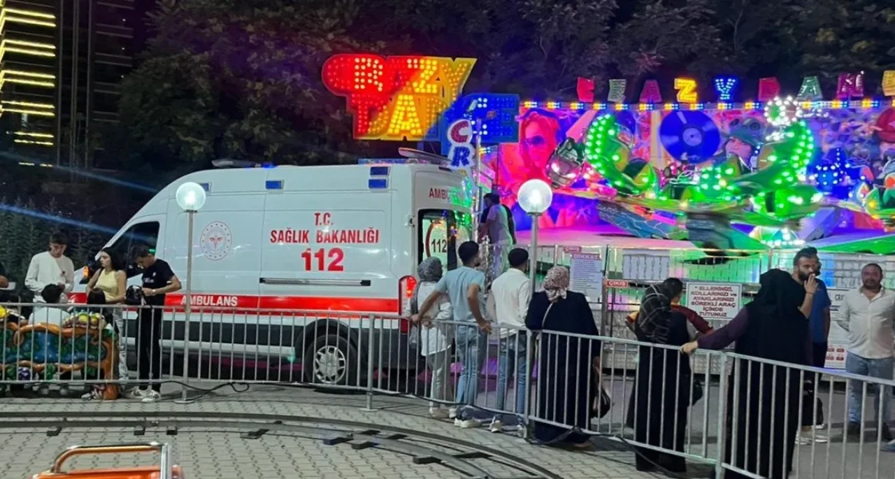 Eskişehir'de Lunaparkta Fenalaşan Şahıs Hastaneye Kaldırıldı