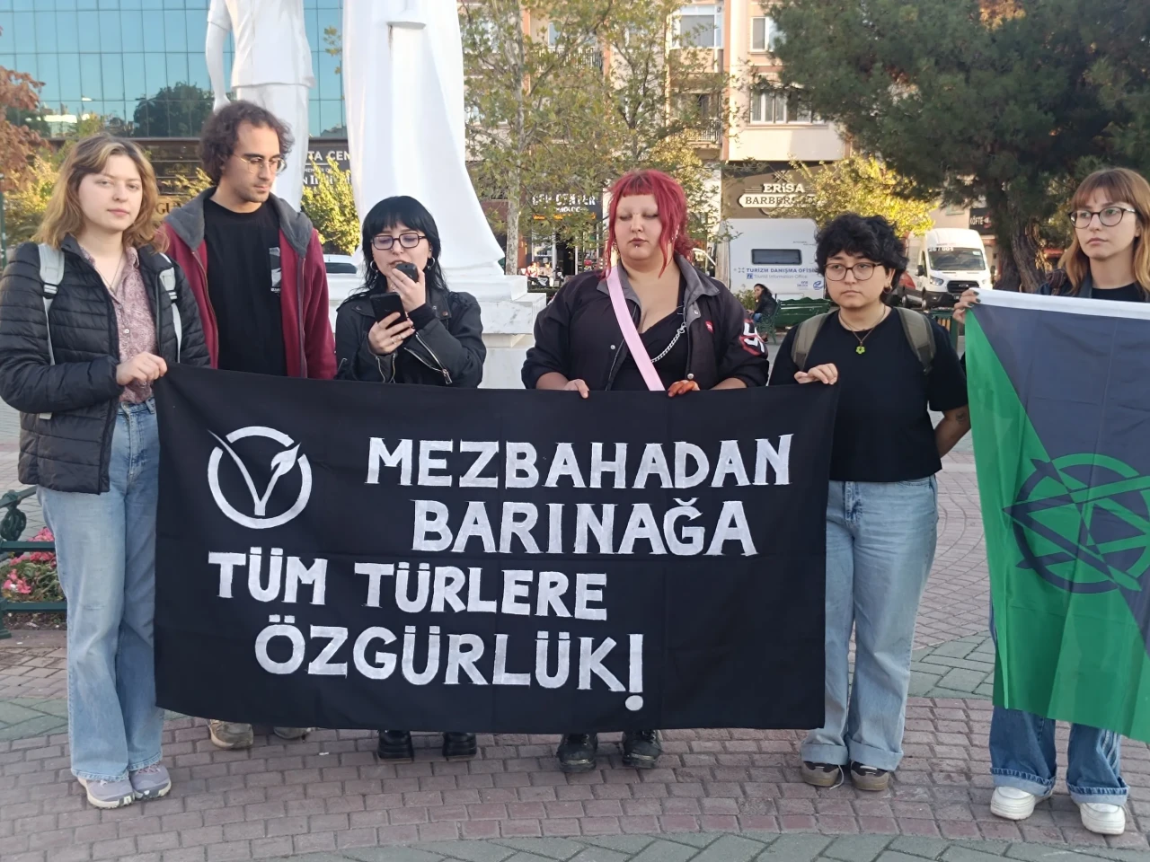 Hayvanların Katliam Fermanına Tepki: TBMM’ye Çağrı Yapıldı