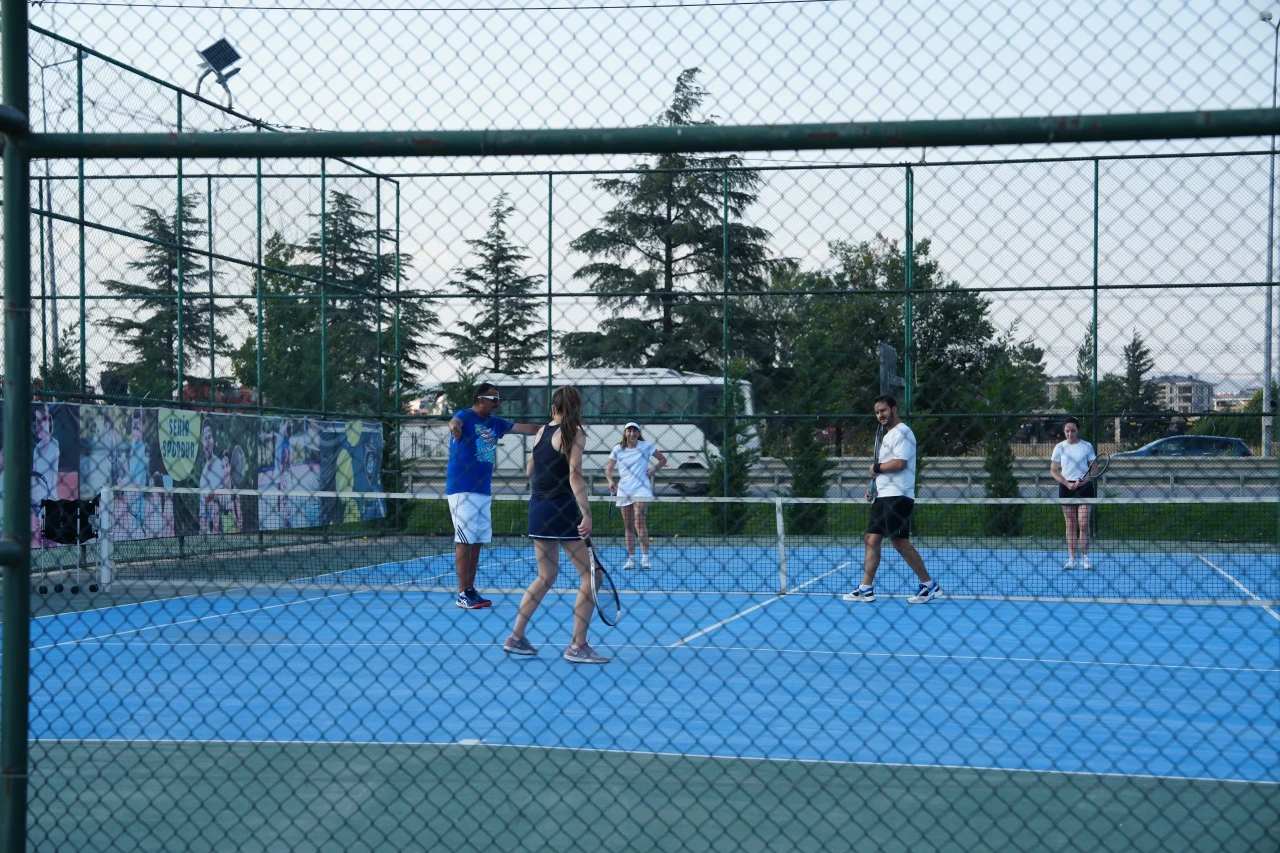 Batıkent Açık Tenis Kortlarında Serbest Kullanım Saatleri Uzatıldı