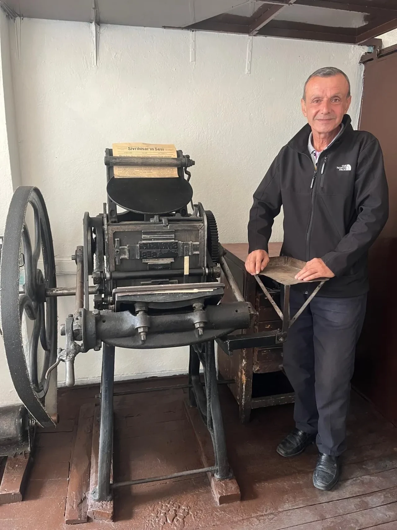 Sivrihisar’da Yıllara Meydan Okuyan Matbaa Baskı Makinesi