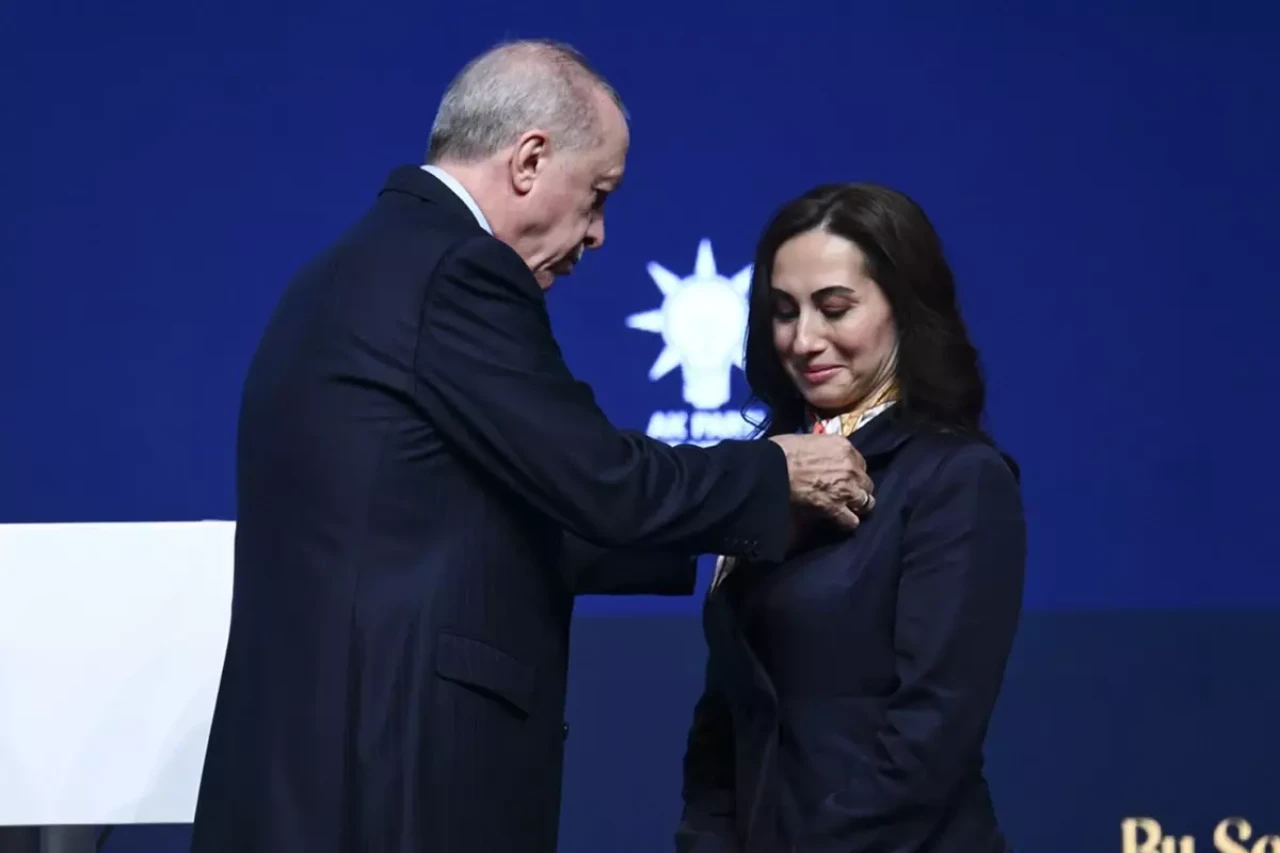 Başkan Vekili Özlem Vural Gürzel, AK Parti’ye Geçti… İstanbul’un Dengeleri Alt Üst Oldu!