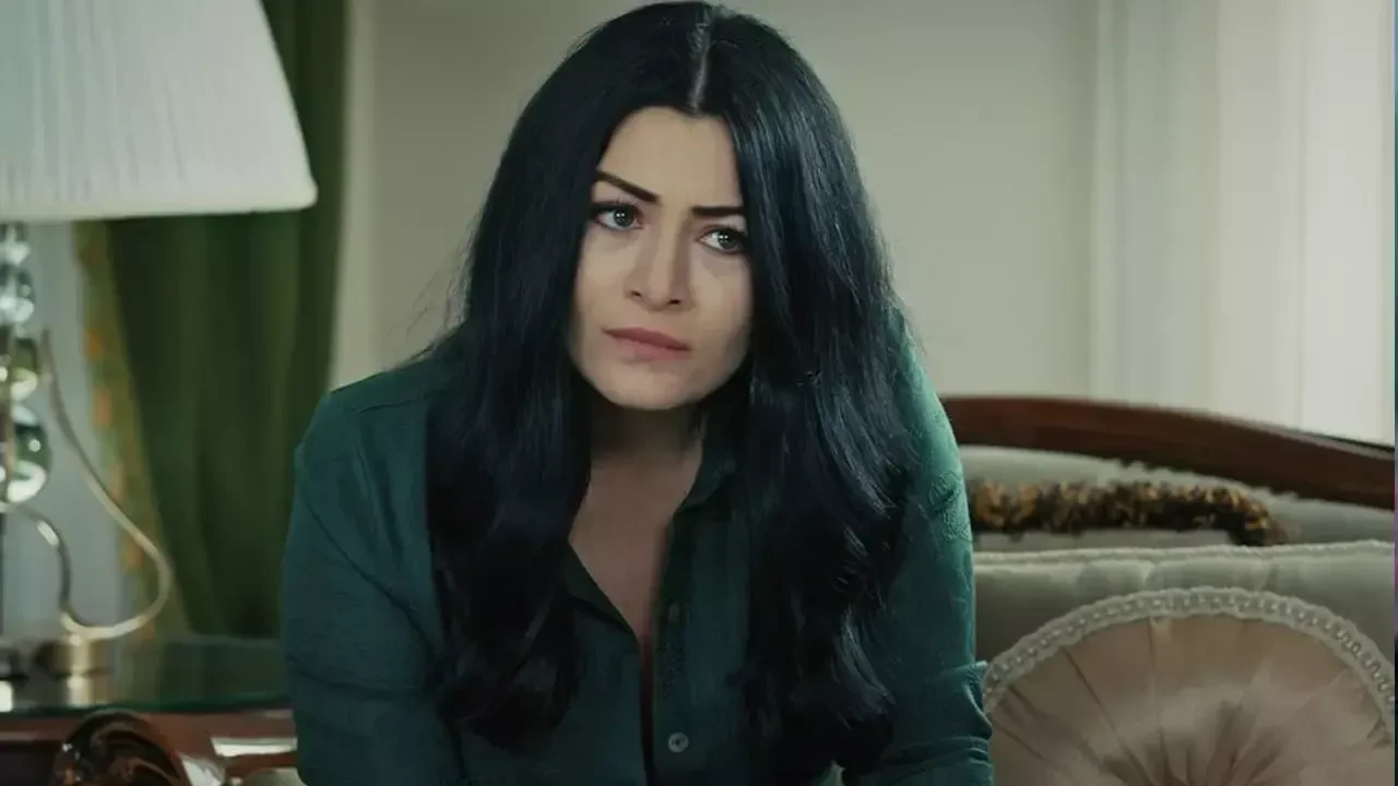 Çarpıntı dizisindeki Hülya Güneş karakteri: Deniz Çakır kimdir?