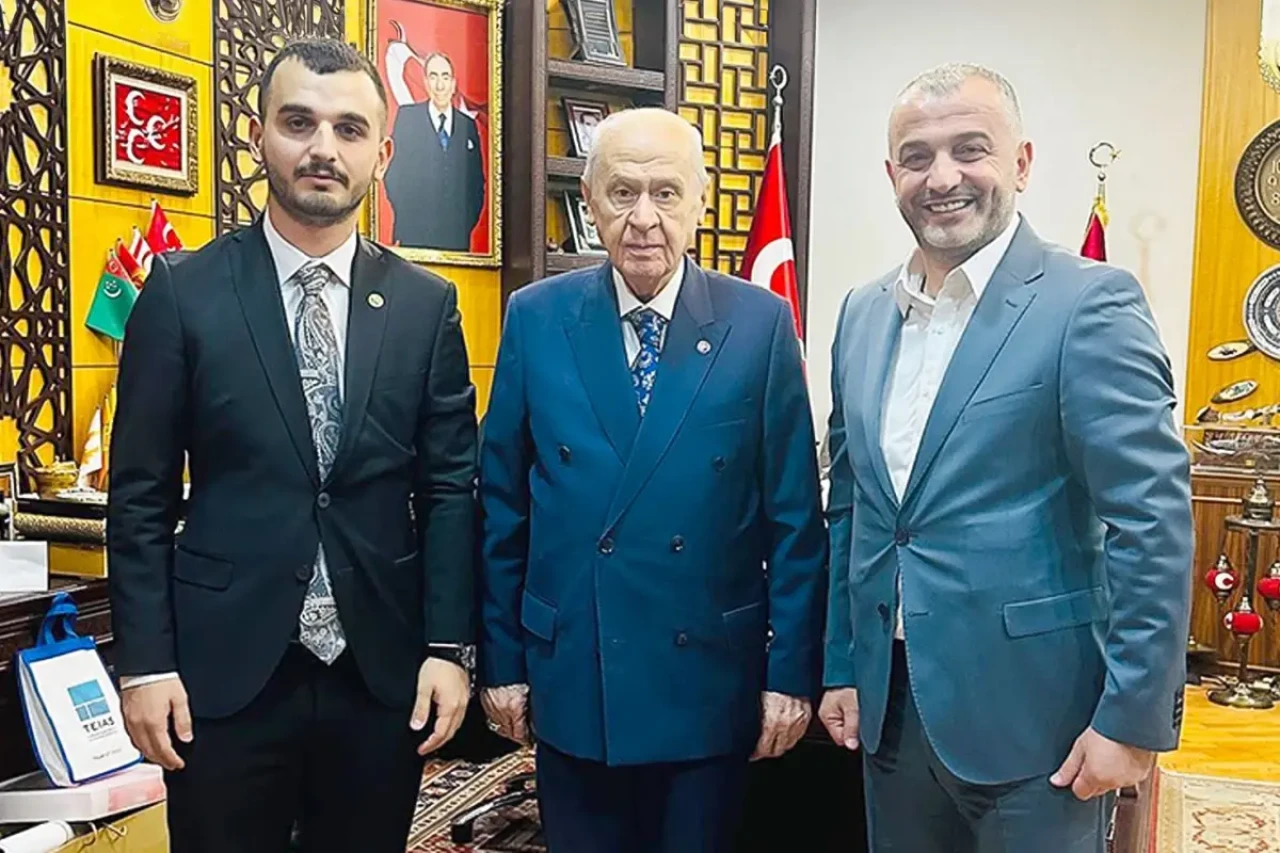 BAYRAMPAŞA’DA YOLSUZLUK BOMBASI PATLADI: MHP’li 2 İsim Gözaltında, İhraç Talebiyle Disipline Sevk Edildi!