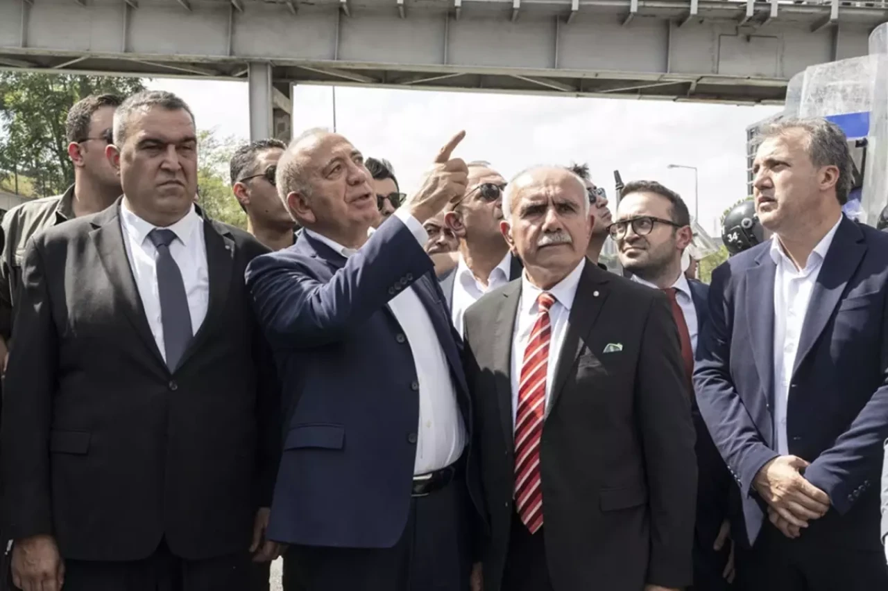 Özel Meydan Okudu, Tekin İl Binasından Sessizce Ayrıldı