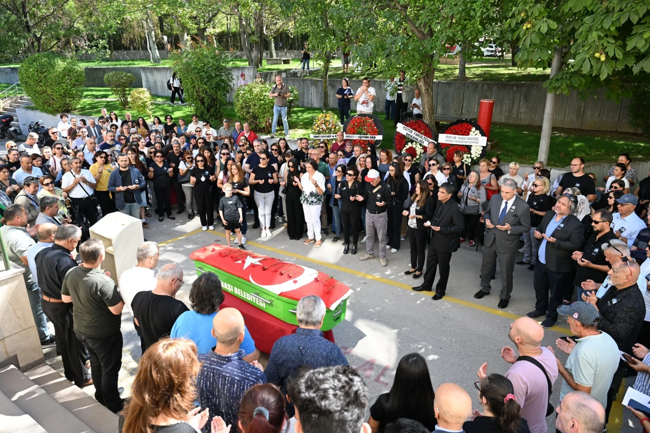 Prof. Dr. Gül Durmuşoğlu Köse Eskişehir’de Son Yolculuğuna Uğurlandı