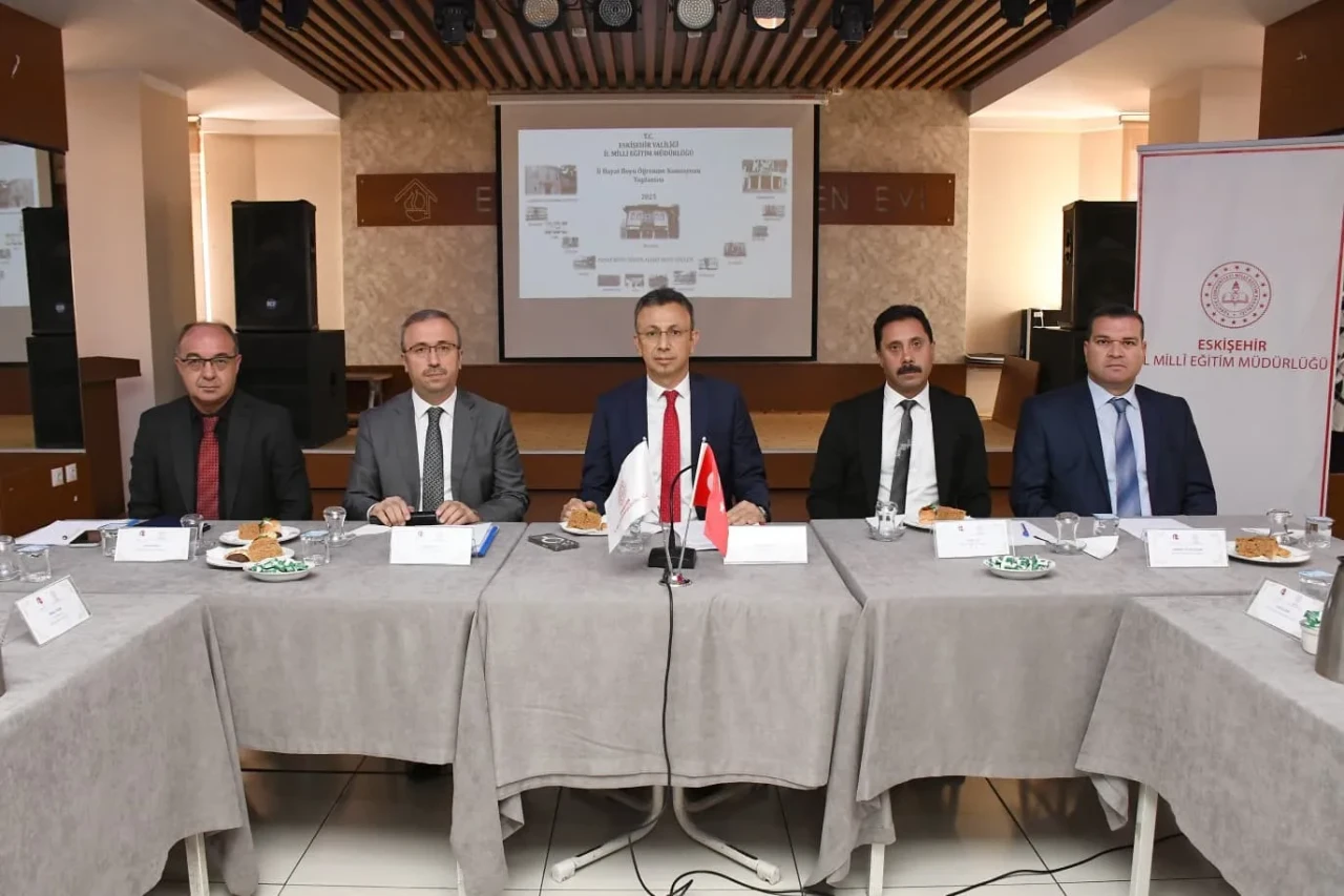 Eskişehir’de İl Hayat Boyu Öğrenme Komisyonu Toplantısı Gerçekleştirildi