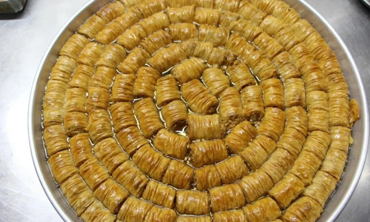 Kocakarı Gerdanı tatlısı pratik nasıl yapılır? Gelinim Mutfakta Karadeniz Kocakarı Gerdanı tatlısı tarifi!
