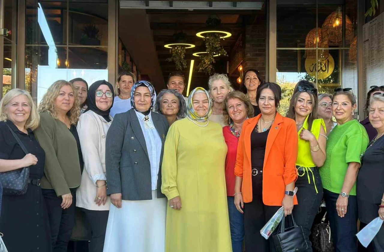 AK Parti İl Kadın Kolları, Kadın Muhtarların Sorunlarını Dinledi