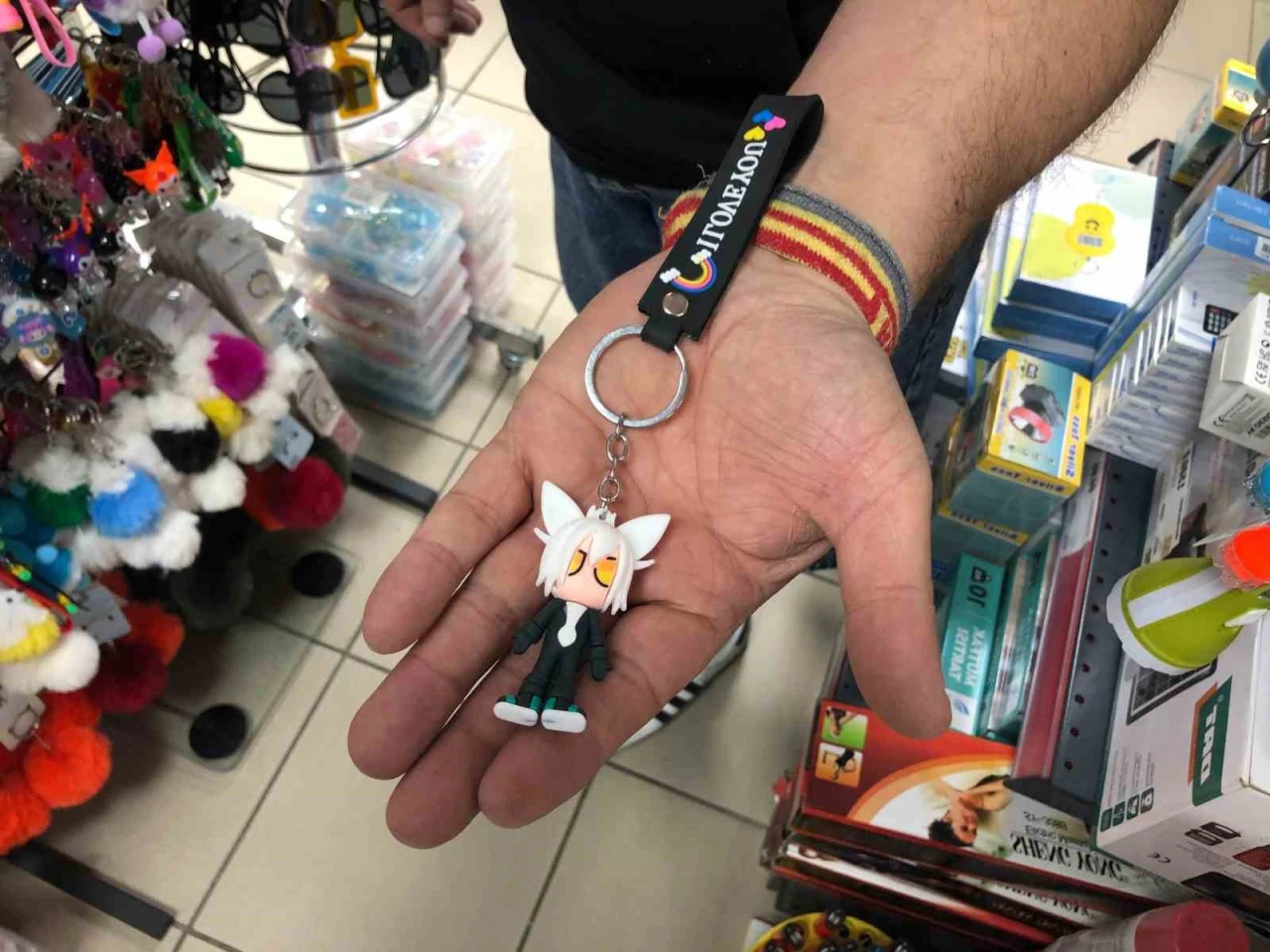 Animasyon karakterli anahtarlıklar gençlerin ilgi odağı oldu