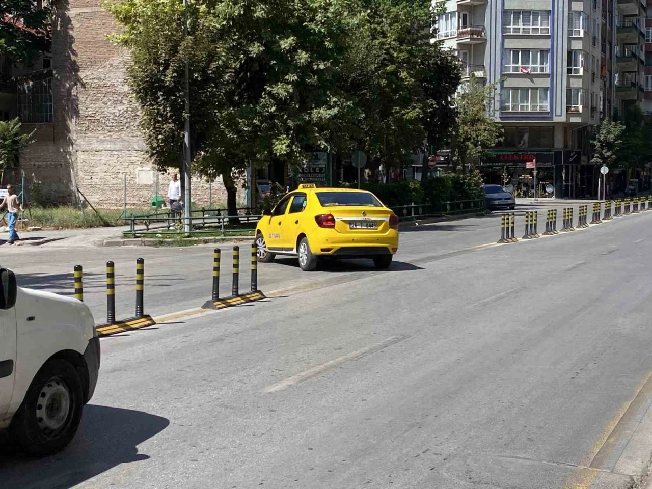 Levha Yok, Ceza Var: Sürücüler Atatürk Caddesi’ndeki Uygulamaya Tepkili