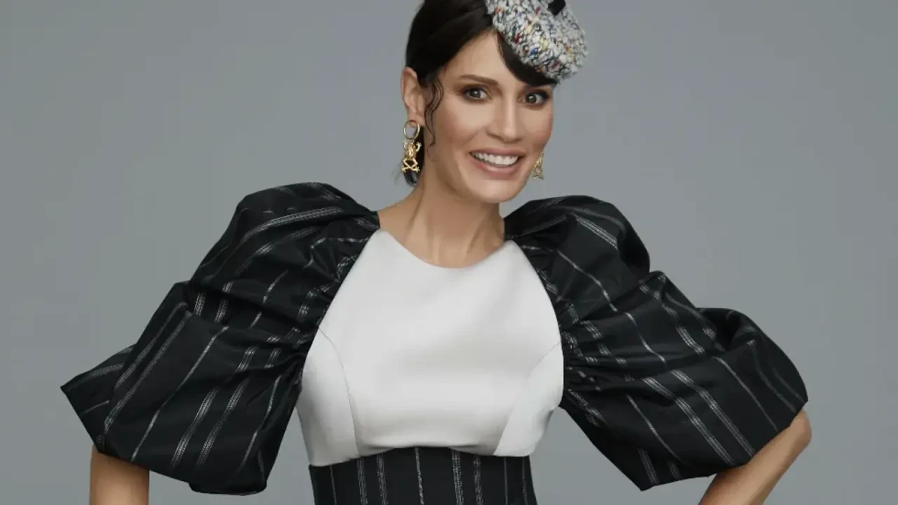 Ayça Varlıer yeniden yeşil cadı oldu: Wicked 2 için sahnede parladı