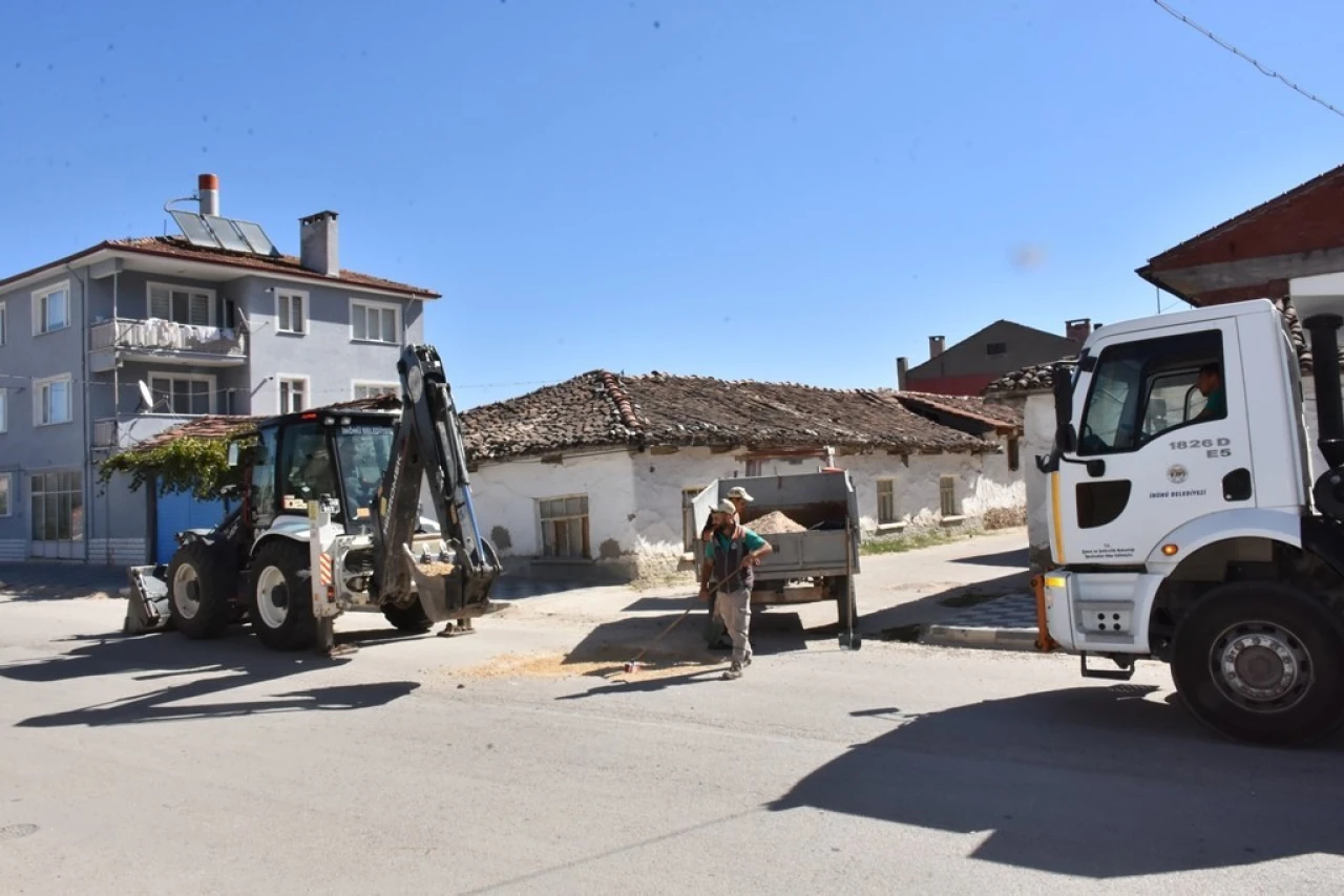 İnönü’de Mahalle Yollarında Bakım ve Onarım Çalışmaları Hız Kazandı