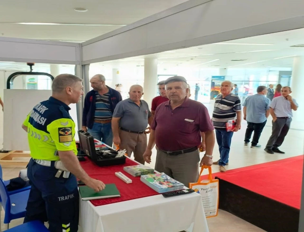 Fuarda Stant Kuran Jandarma Ekipleri Vatandaşları Bilgilendirdi