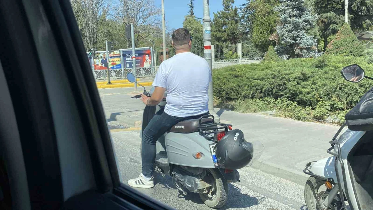 Eskişehir’de Akılalmaz Manzara: Kask Başta Değil Plakada