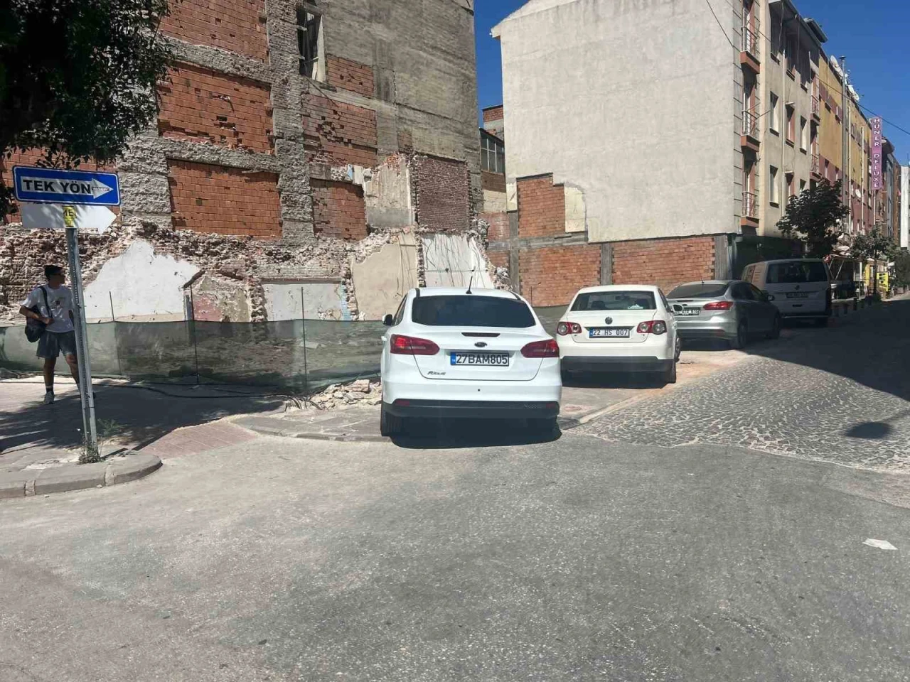 Eskişehir’de Kaldırımlar Otoparka Döndü