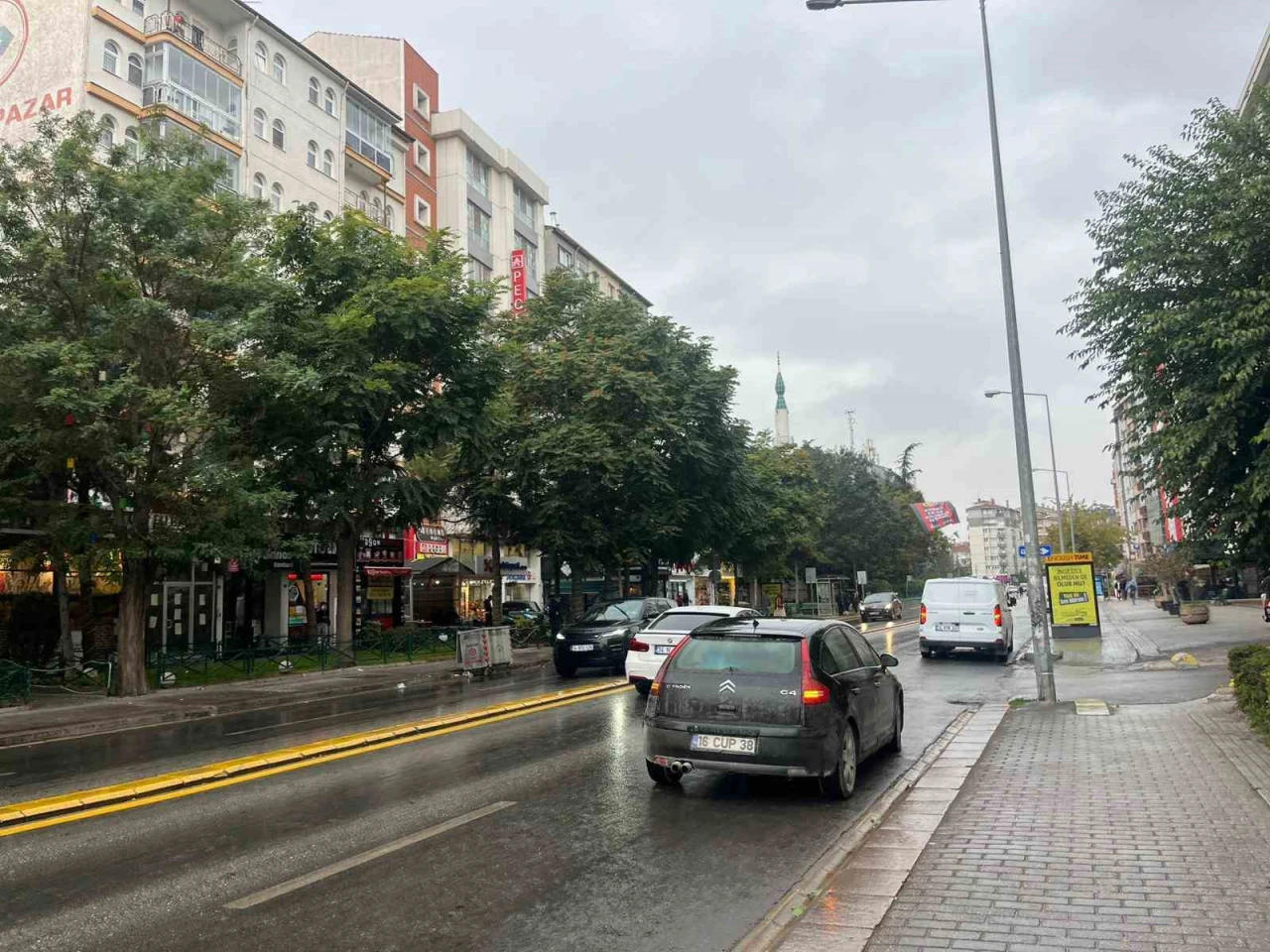 Eskişehirliler Yağmura Hazırlıksız Yakalandı