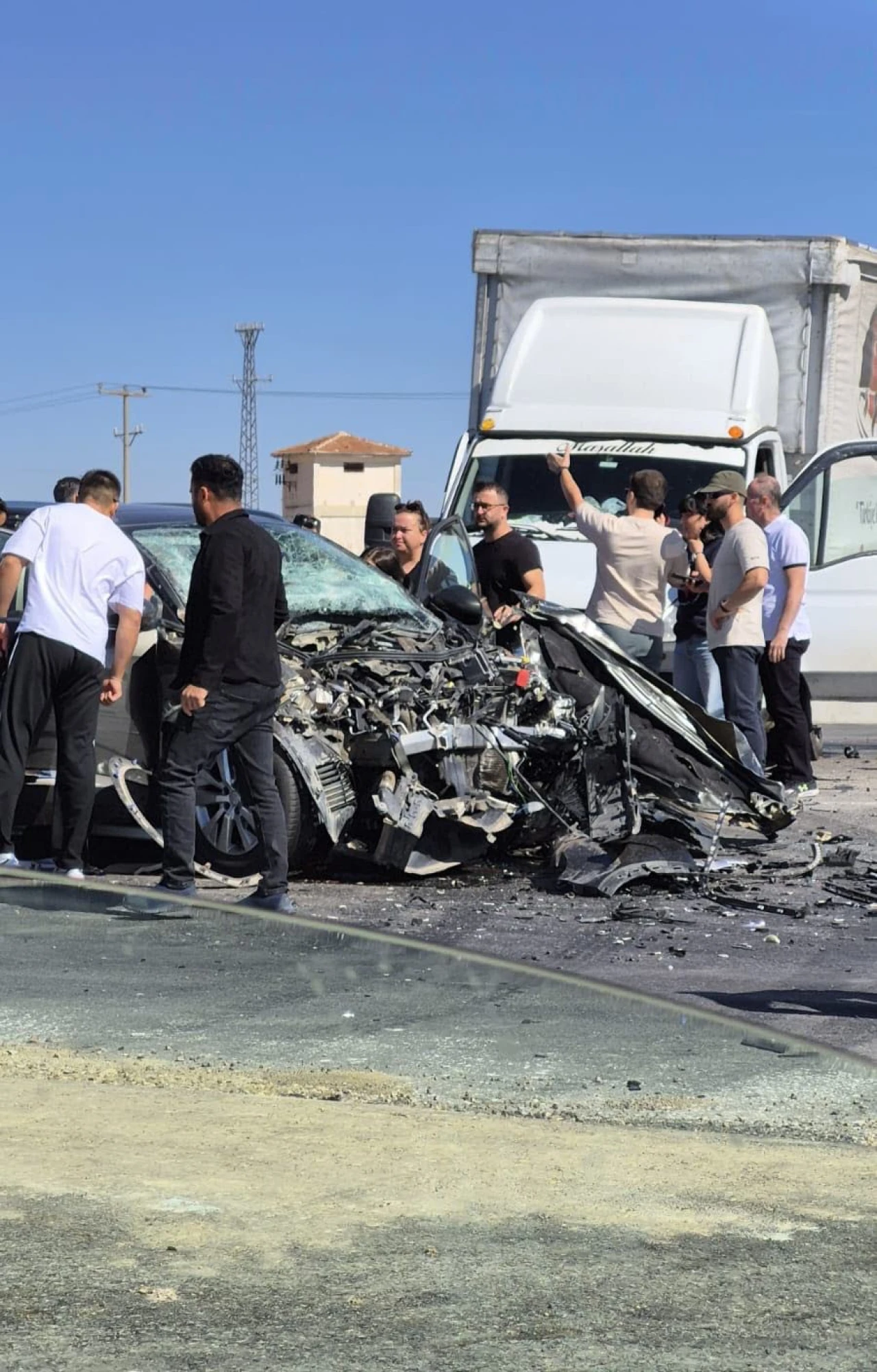 Eskişehir-Ankara yolunda kamyonet ile otomobil çarpıştı: 5 yaralı